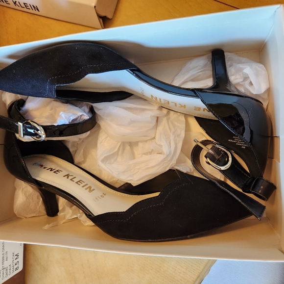 ANNE KLEIN sz 9 Black 1 inch heels - Picture 3 of 11